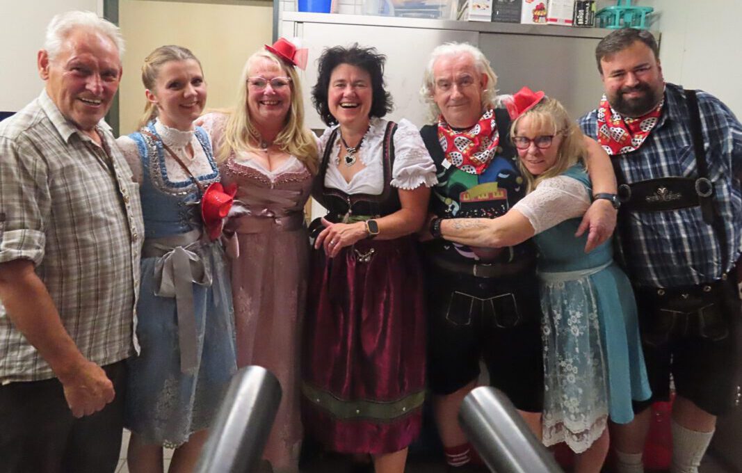 Weißwurst, Kölsch und Feierlaune beim Kölschen Oktoberfest der IWK